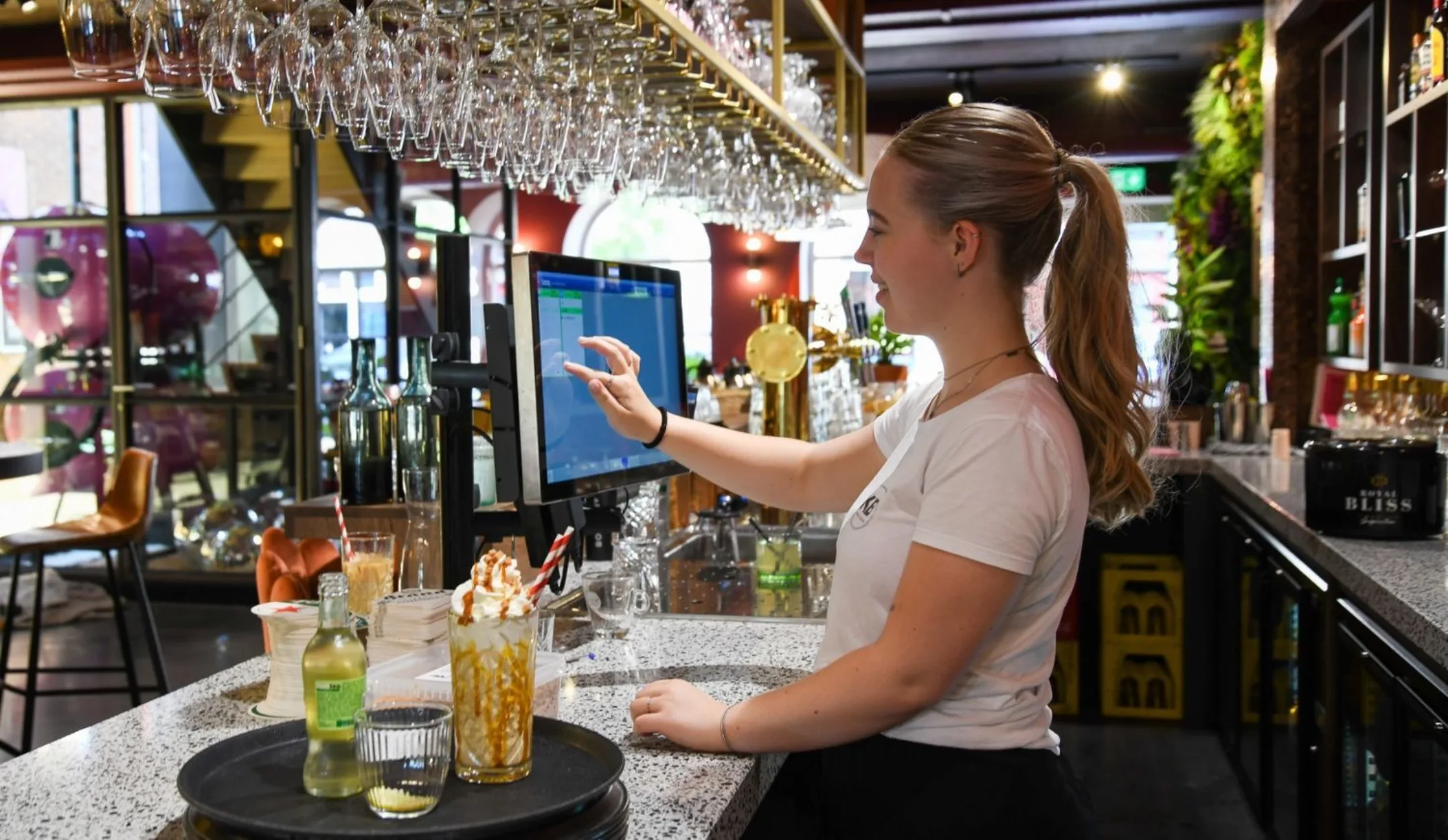Nieuwemedewerkerssnellerinwerkenmetdigitalesystemen