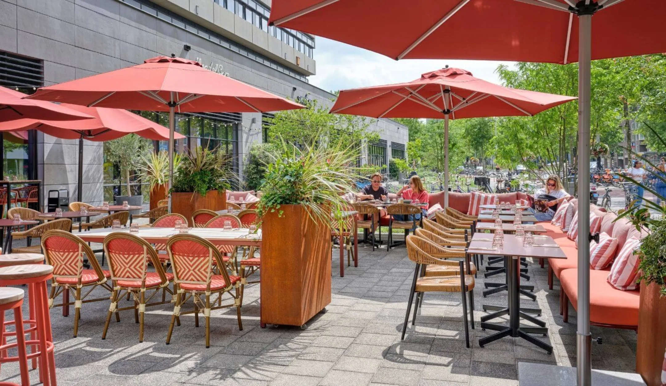 Horeca terras Trends 2026 Satelliet Eijsink horeca meubilair automatisering