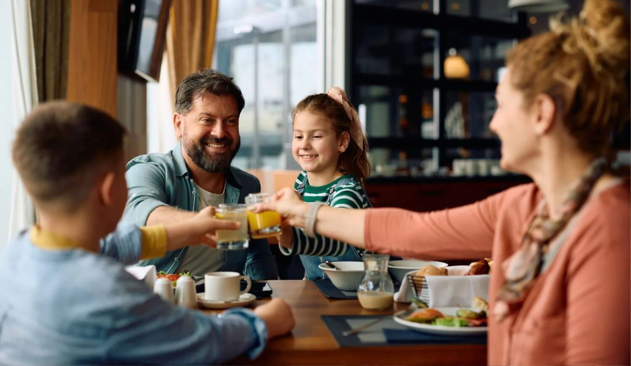 AI reserveringsbeheer Runnr AI koppelt met Eijsink DISH Tafelreservering gastcommunicatie