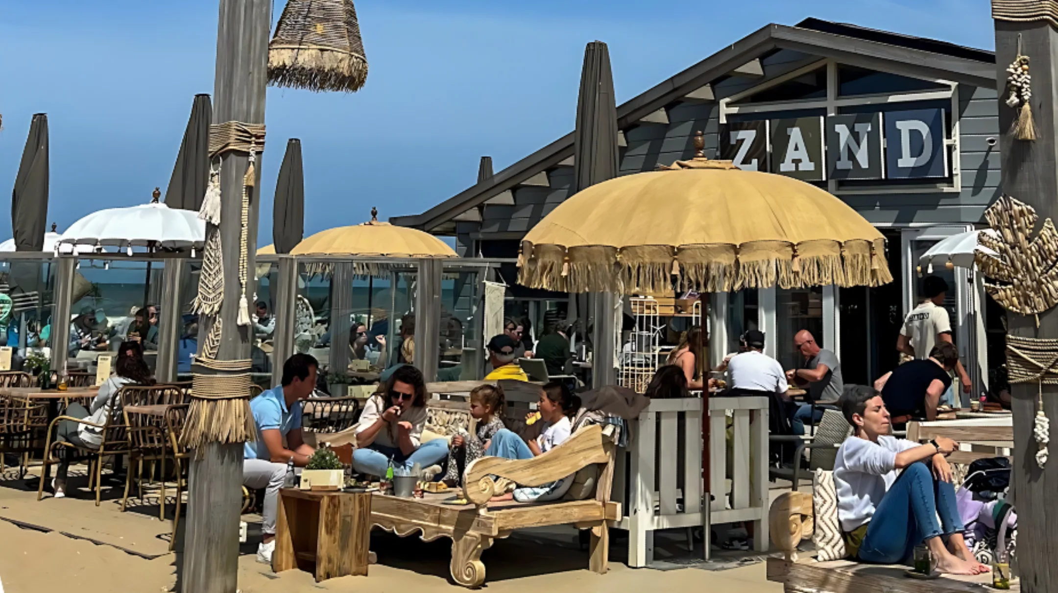 ZAND in Katwijk terras